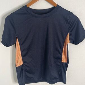 🌟3/20 real essentials short sleeve athletic shirt.  Size Boys Large.